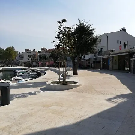 Ivezic בית הארחה 4*