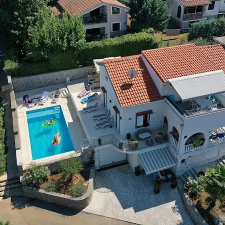 Ivezic בית הארחה 4*